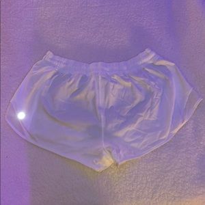 Size 10 2.5” White LuluLemon Hotty Hot Short